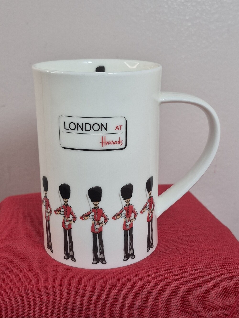 Vintage London at Harrods Queen's Guard Fine Bone China Coffee Mug 12 oz *Mint